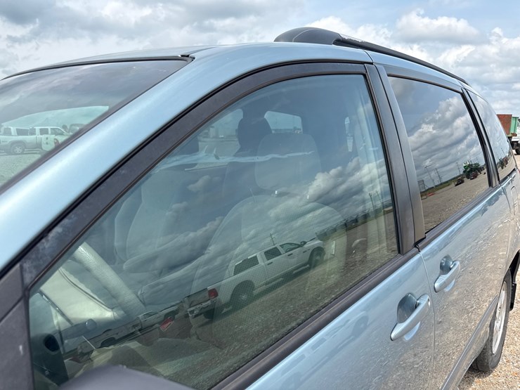 2009-toyota-sienna-image-12