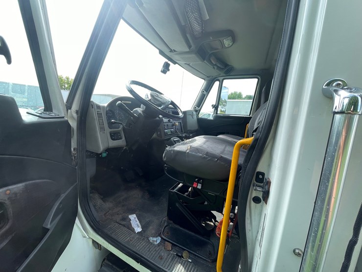2017-international-durastar-4400-image-41