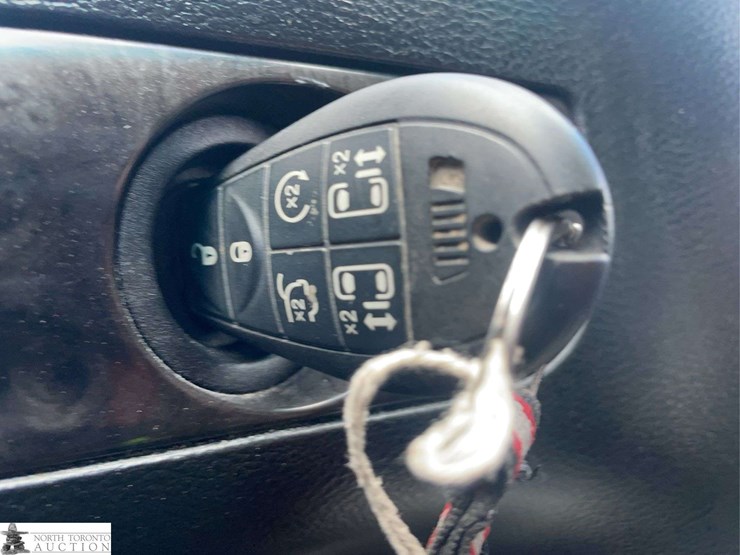 2012-dodge-grand-caravan-crew-image-15