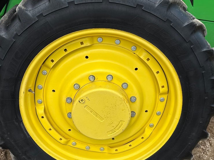 2013-john-deere-8235r-image-6