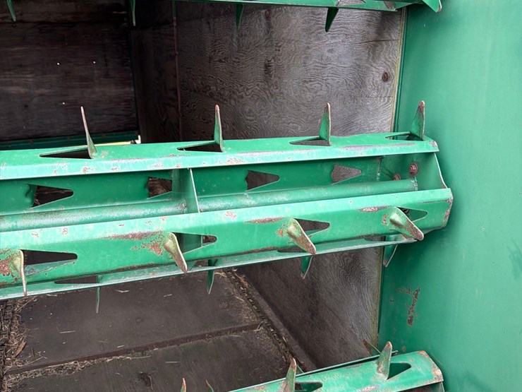 badger-18ft-front-unload-silage-wagon-image-28