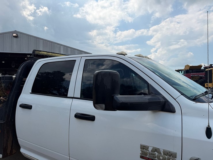 2014-dodge-3500-image-31
