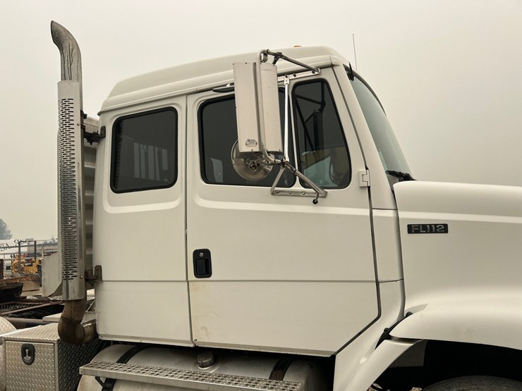 2003-freightliner-fl112-image-64