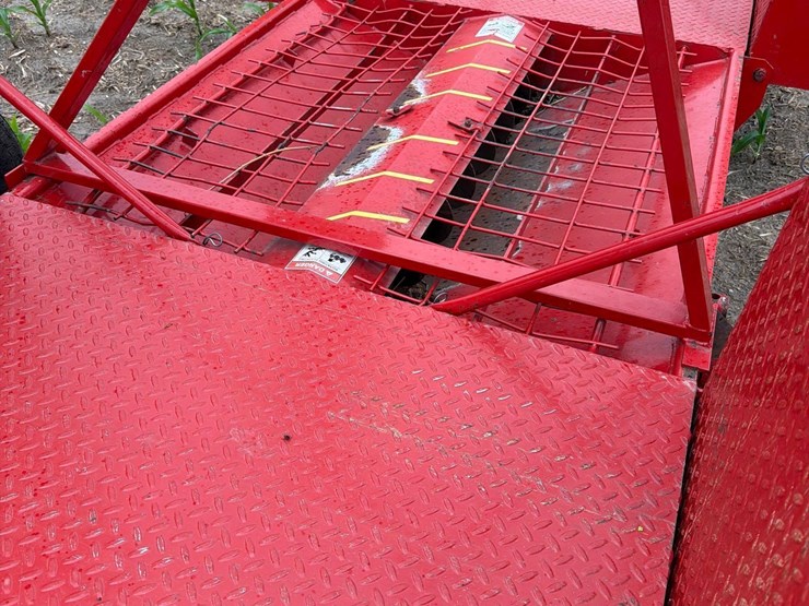 2016-farm-king-drive-over-hopper—1-owner-image-14
