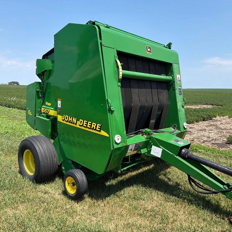 JOHN DEERE 557