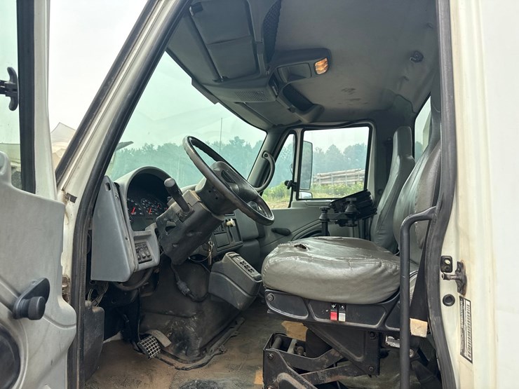 2004-international-durastar-4300-image-46