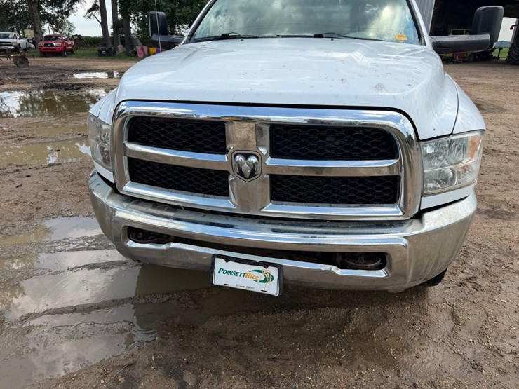 2014-dodge-3500-image-26