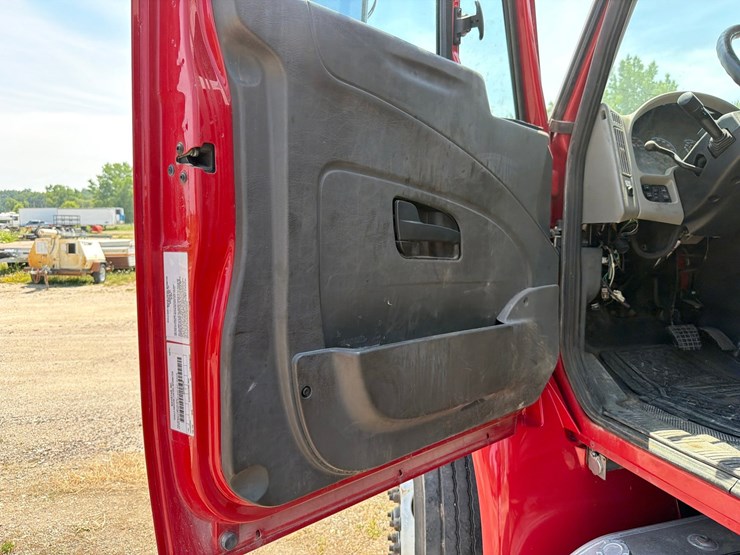#1533-•-2014-international-navistar-4400sba-6x4-image-39