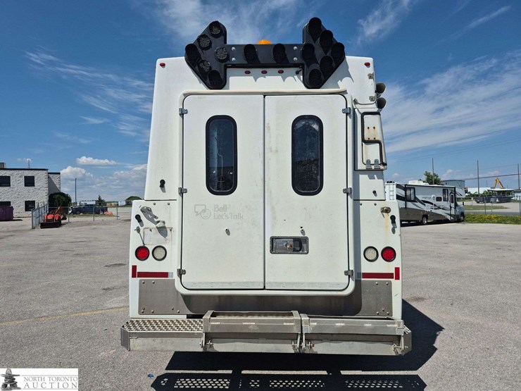 2011-ford-f350-image-6