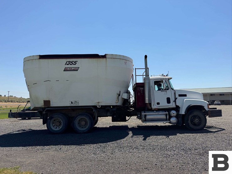 2002-mack-ch613-image-6