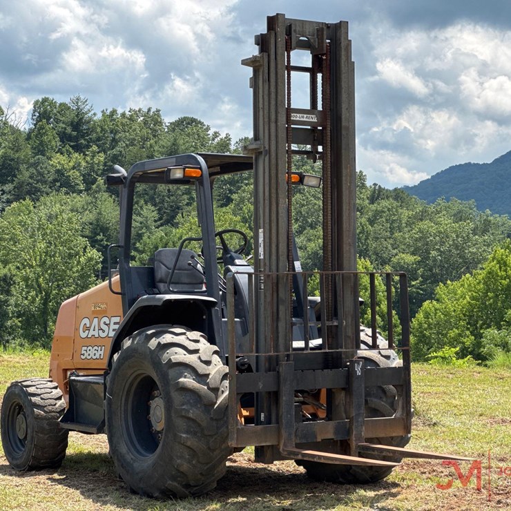 2017 CASE 586H