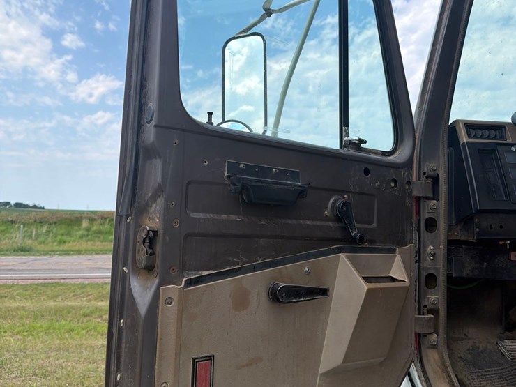 1991-cummins-855-image-33
