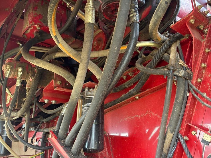 2006-international-2388-axle-flow-combine-image-55