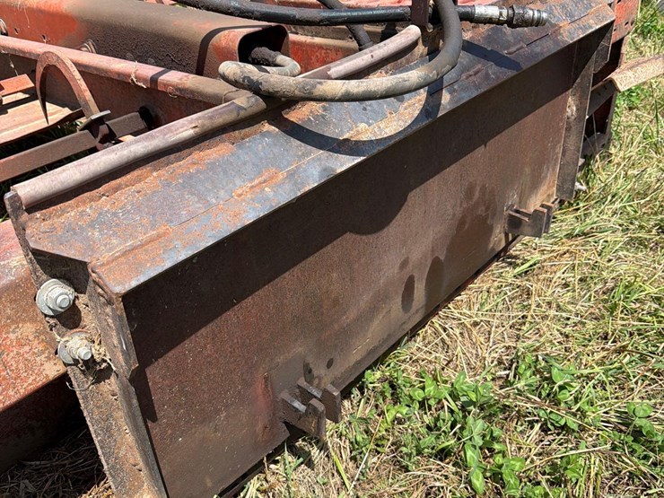 new-holland-l553-image-3