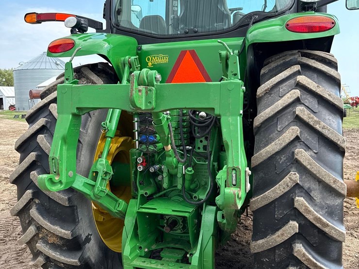 2013-john-deere-8235r-image-15