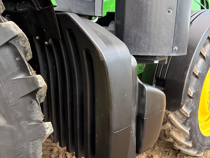 2013-john-deere-8235r-image-10