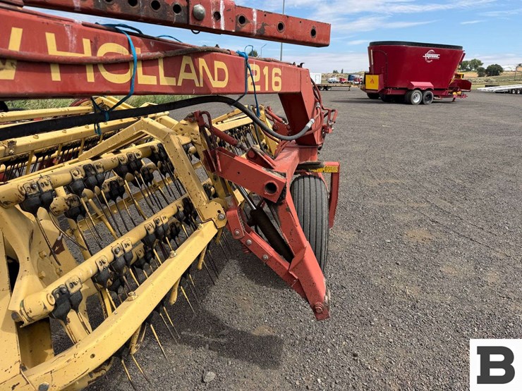 new-holland-216-image-14