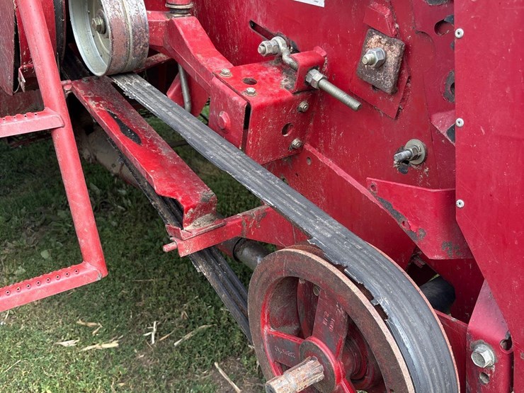 2006-international-2388-axle-flow-combine-image-40