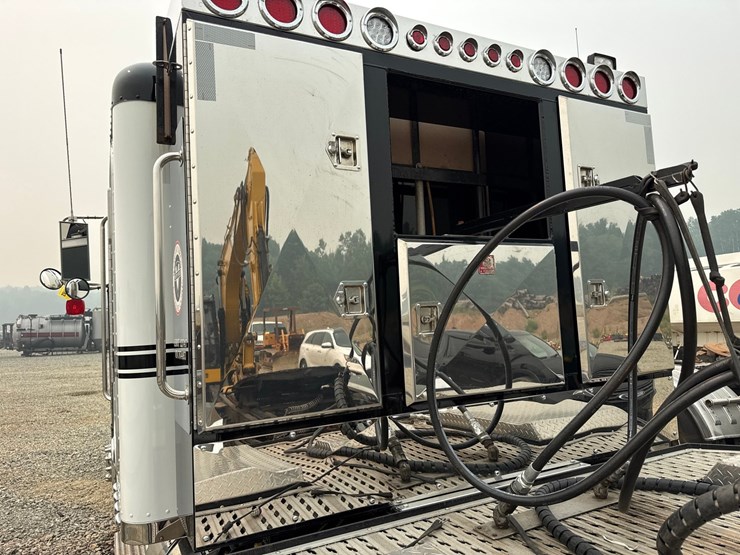 2007-peterbilt-379-image-50