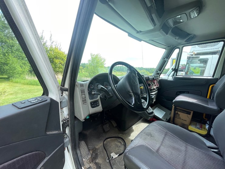 2016-international-durastar-4400-image-57