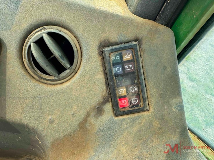 2005-deere-1110d-image-36