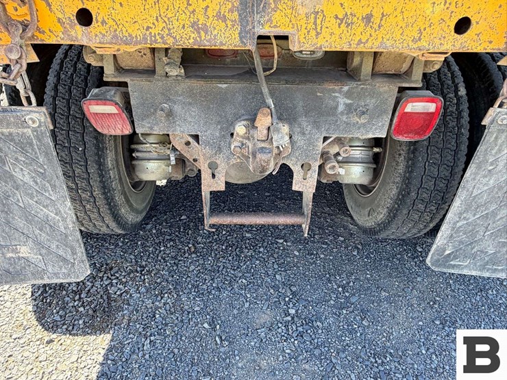 2001-mack-cl713-image-25