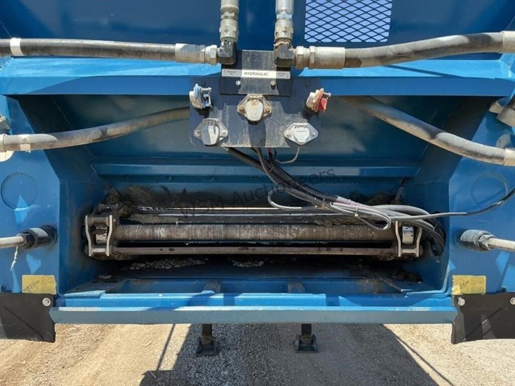 2020-versa-v-bottom-spreader-trailer-image-16