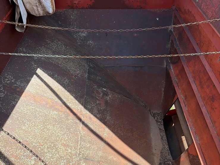 m&w-350-bushel-gravity-wagon-image-21