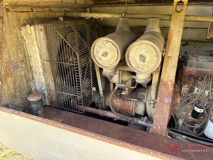 ingersoll-rand-175-towable-air-compressor-image-10