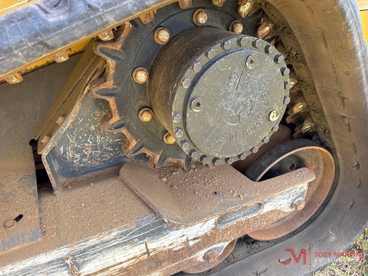 2024-deere-331g-image-12