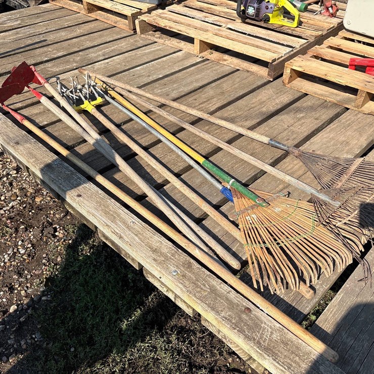 Rakes & Garden Hoes