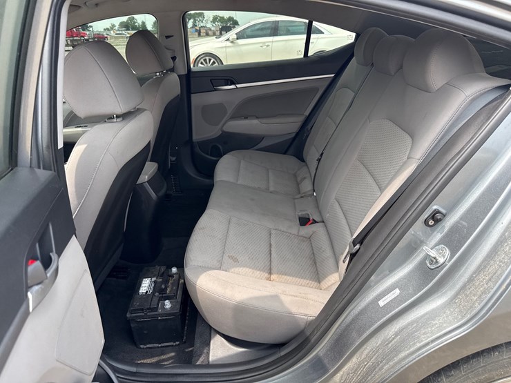 #42717-•-2019-hyundai-elantra-sedan-kmhd84lf4ku743043-inv#-42717-image-19