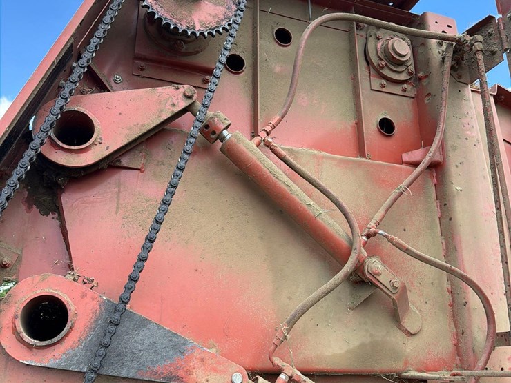 hesston-555t-image-27