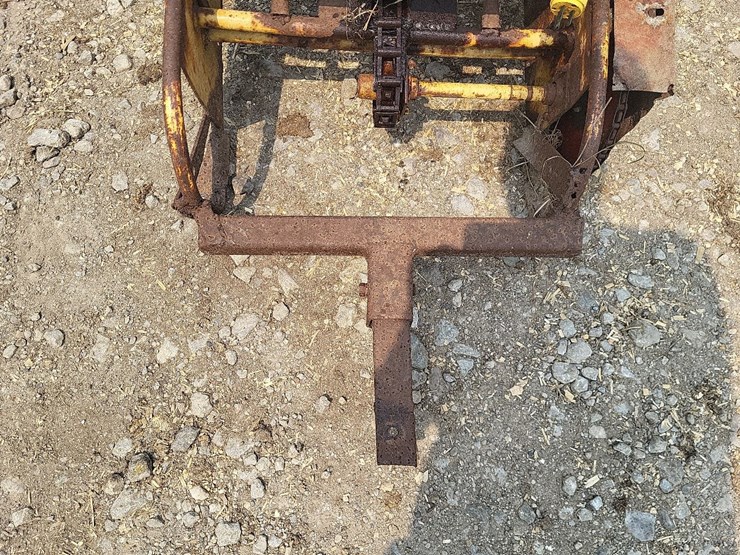 new-holland-bale-conveyor-w/transport-tires-and-electric-motor-image-10