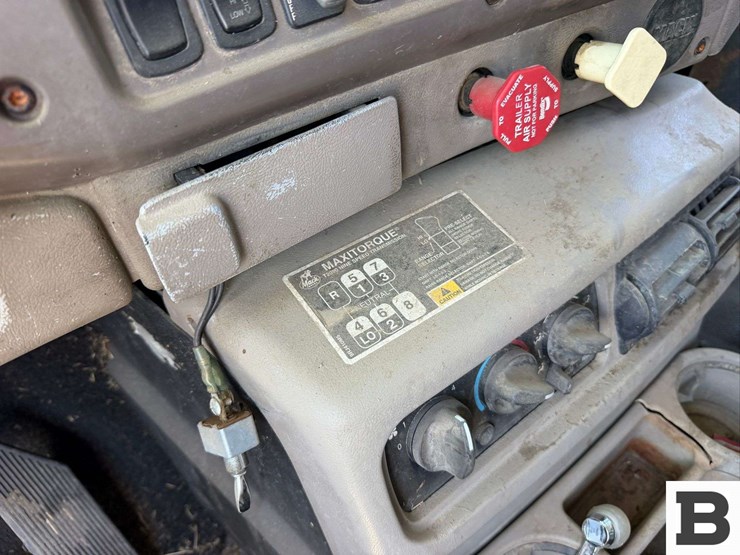 2002-mack-ch613-image-42