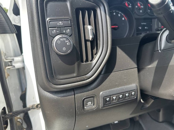 2020-chevrolet-silverado-2500hd-image-8