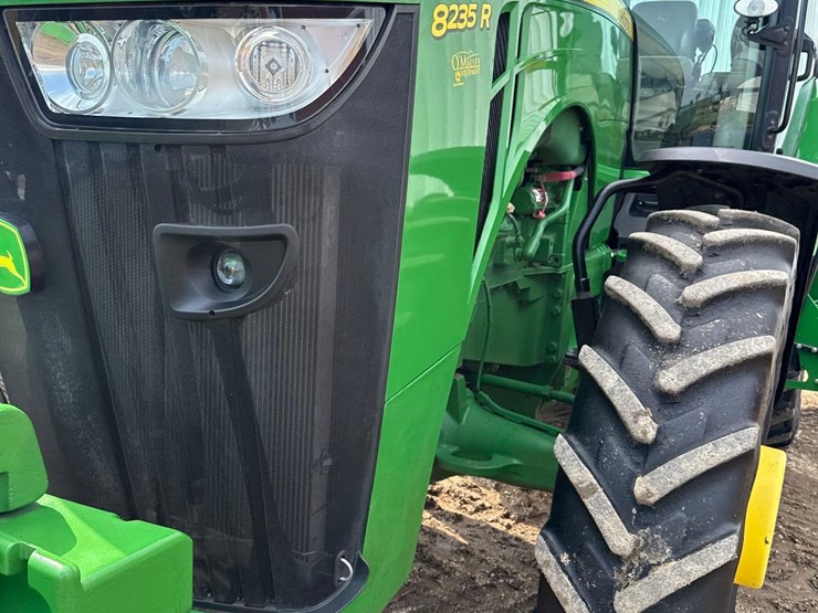 2013-john-deere-8235r-image-34
