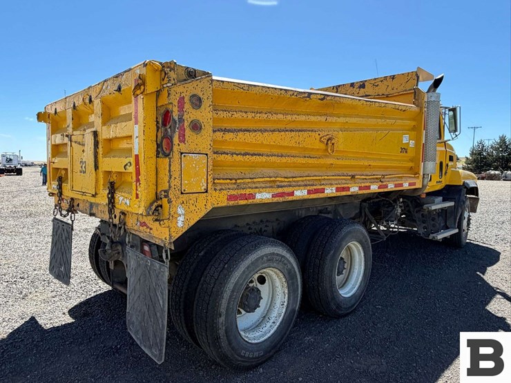 2001-mack-cl713-image-28