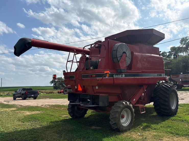 2006-international-2388-axle-flow-combine-image-6