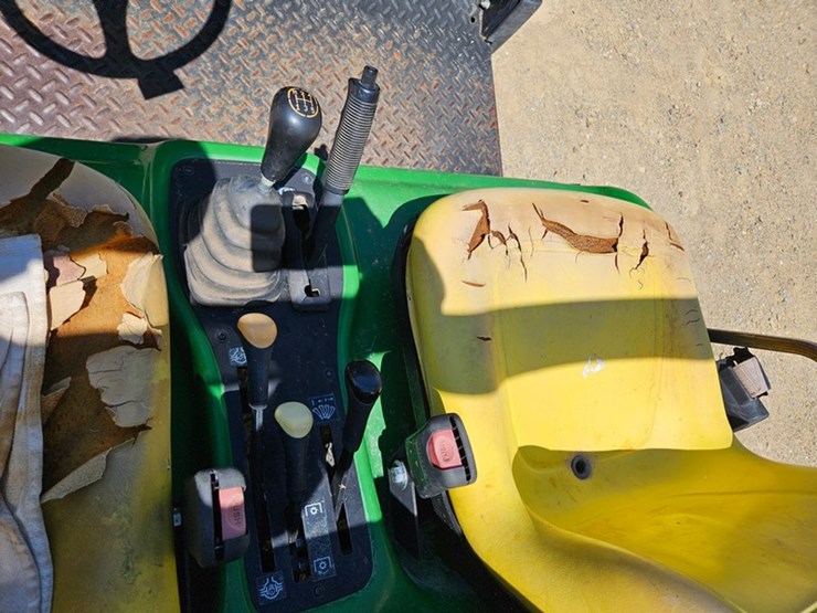 2016-john-deere-gator-image-26