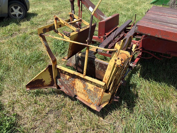 new-holland-1030-image-11
