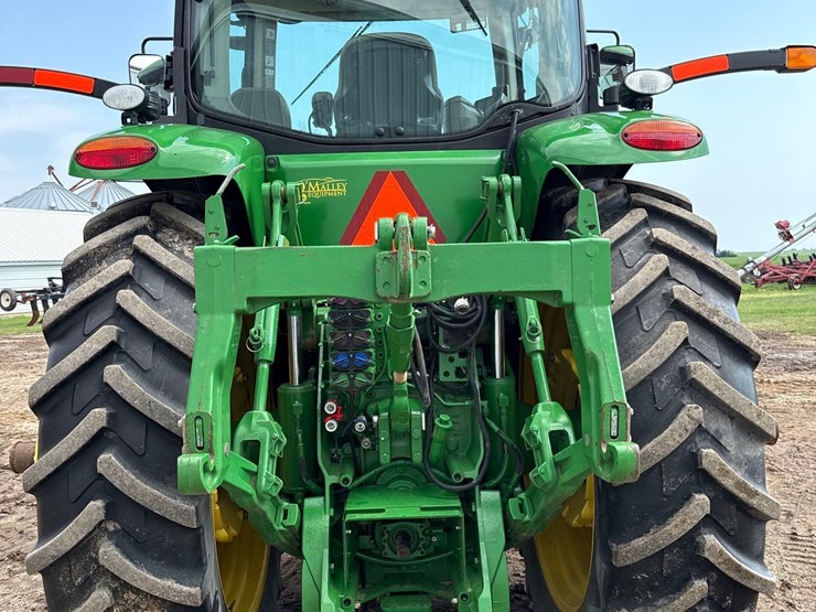 2013-john-deere-8235r-image-16