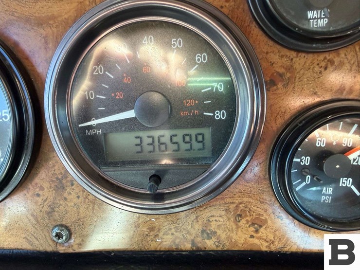 2001-peterbilt-377-image-61