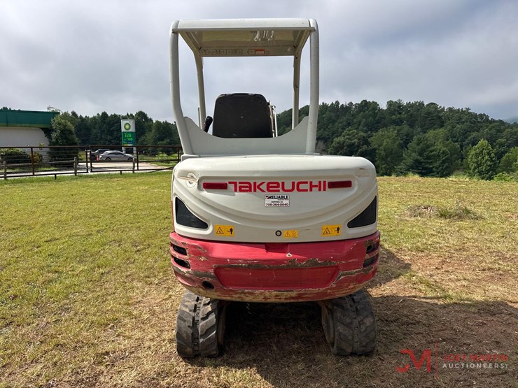 takeuchi-tb230-image-7