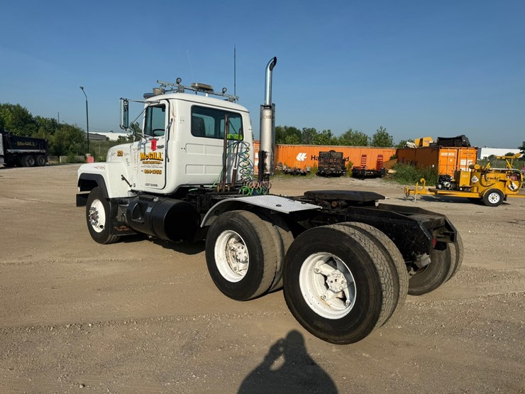 #2073-•-1991-mack-rd360s-day-cab-truck-tractor-image-3