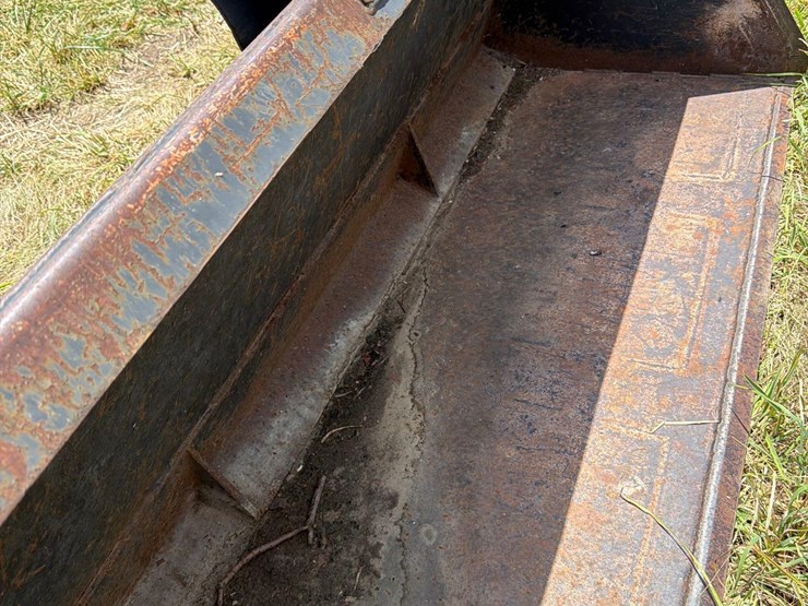 new-holland-l553-image-38