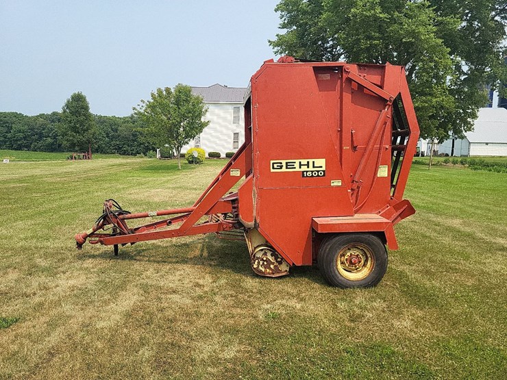 gehl-1600-round-baler-image-2