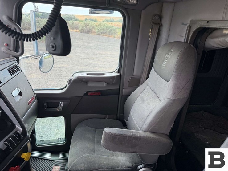 2007-kenworth-w900-image-25