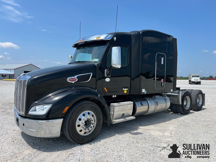 2018-peterbilt-579-image-1
