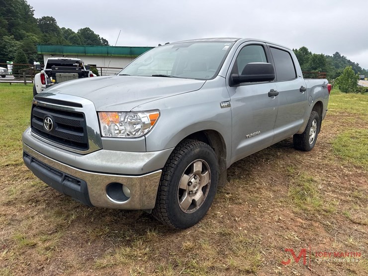 2011-toyota-tundra-sr5-image-6